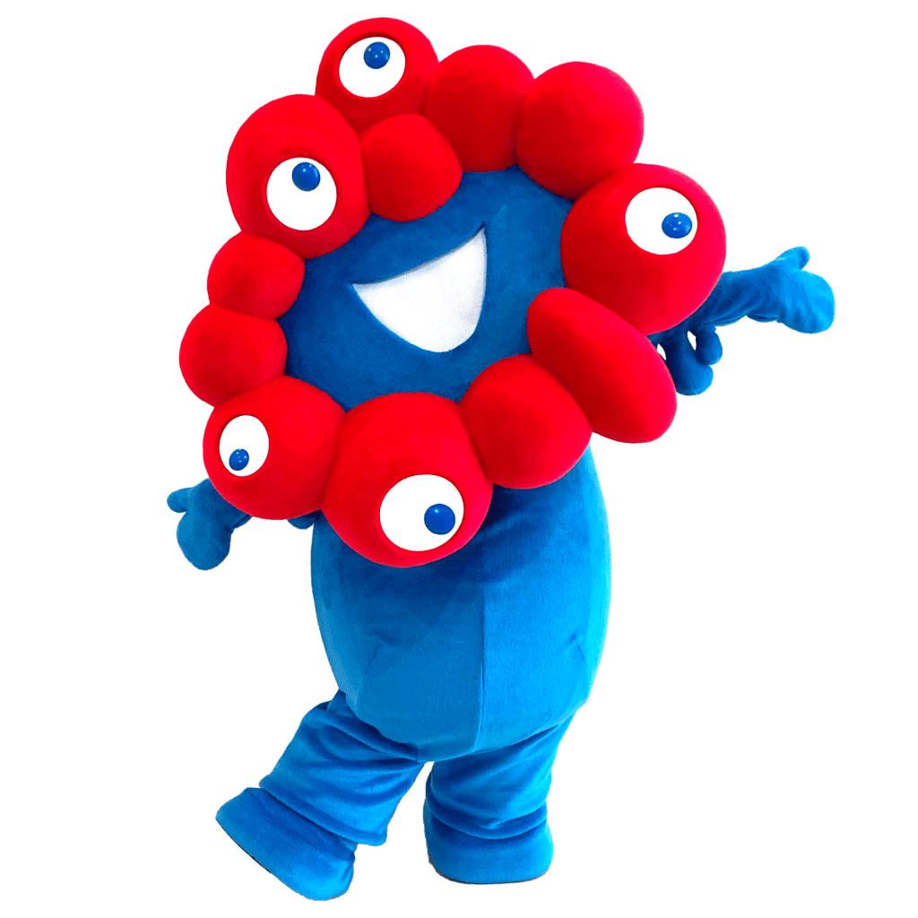 大阪・関西万博の公式キャラクター「ミャクミャク」が遊び心満載でポーズを取っている様子